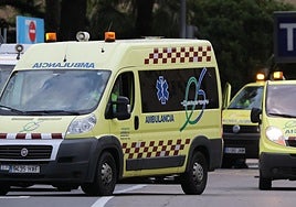 Unas ambulancias en una imagen de archivo en Salamanca.