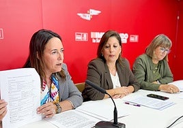 Rosa Rubio, María García y Lourdes Rubio, en las instalaciones del PSOE.