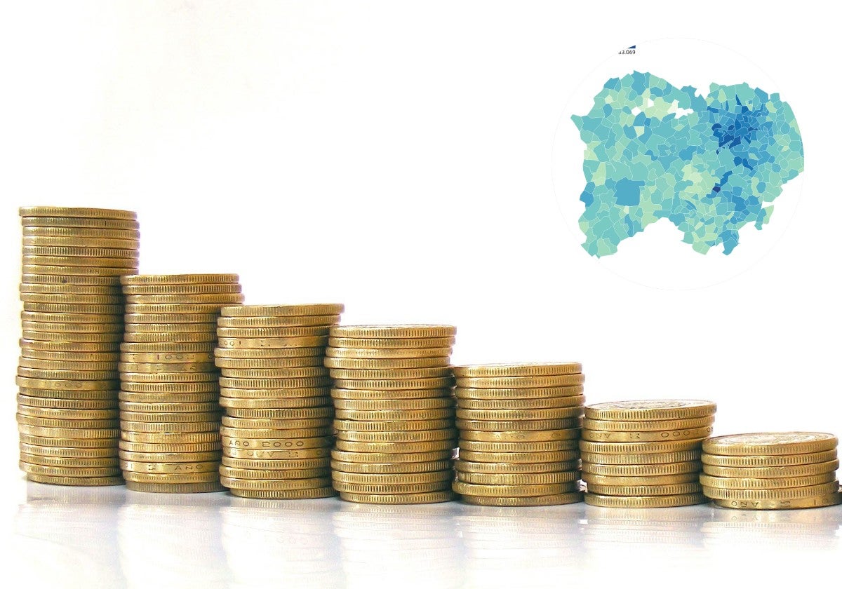 Monedas colocadas por montones de manera descendente y, arriba, el mapa de Salamanca con las retribuciones dinerarias de todos los municipios.