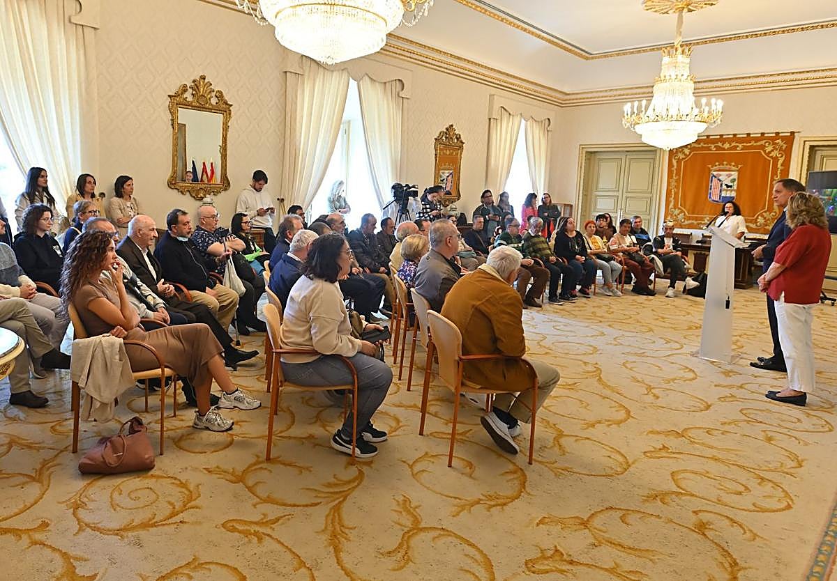 El alcalde de Salamanca, Carlos García Carbayo, en la recepción a la Asociación Salud Mental – AFEMC.