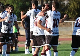 Los jugadores del Salamanca UDS celebran el tanto del empate.