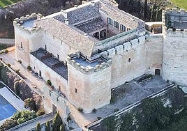 El Castillo del Buen Amor en Topas, Salamanca, en una vista aérea.