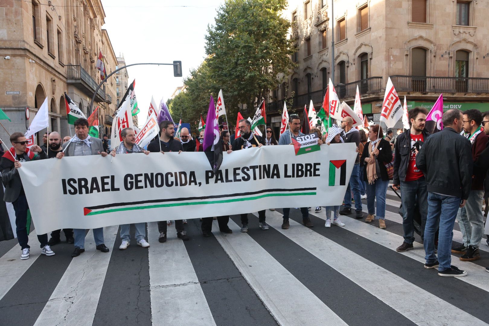 La Huelga General en apoyo a Palestina se hace escuchar en Salamanca y corta la Gran Vía