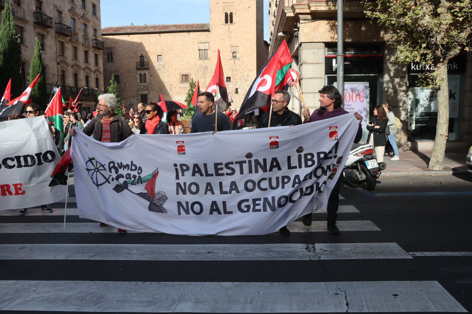 La Huelga General en apoyo a Palestina se hace escuchar en Salamanca y corta la Gran Vía
