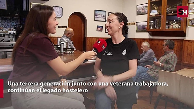 La historia de 'Los Charritos', un bar mítico de Salamanca donde aún se juega la partida cada día