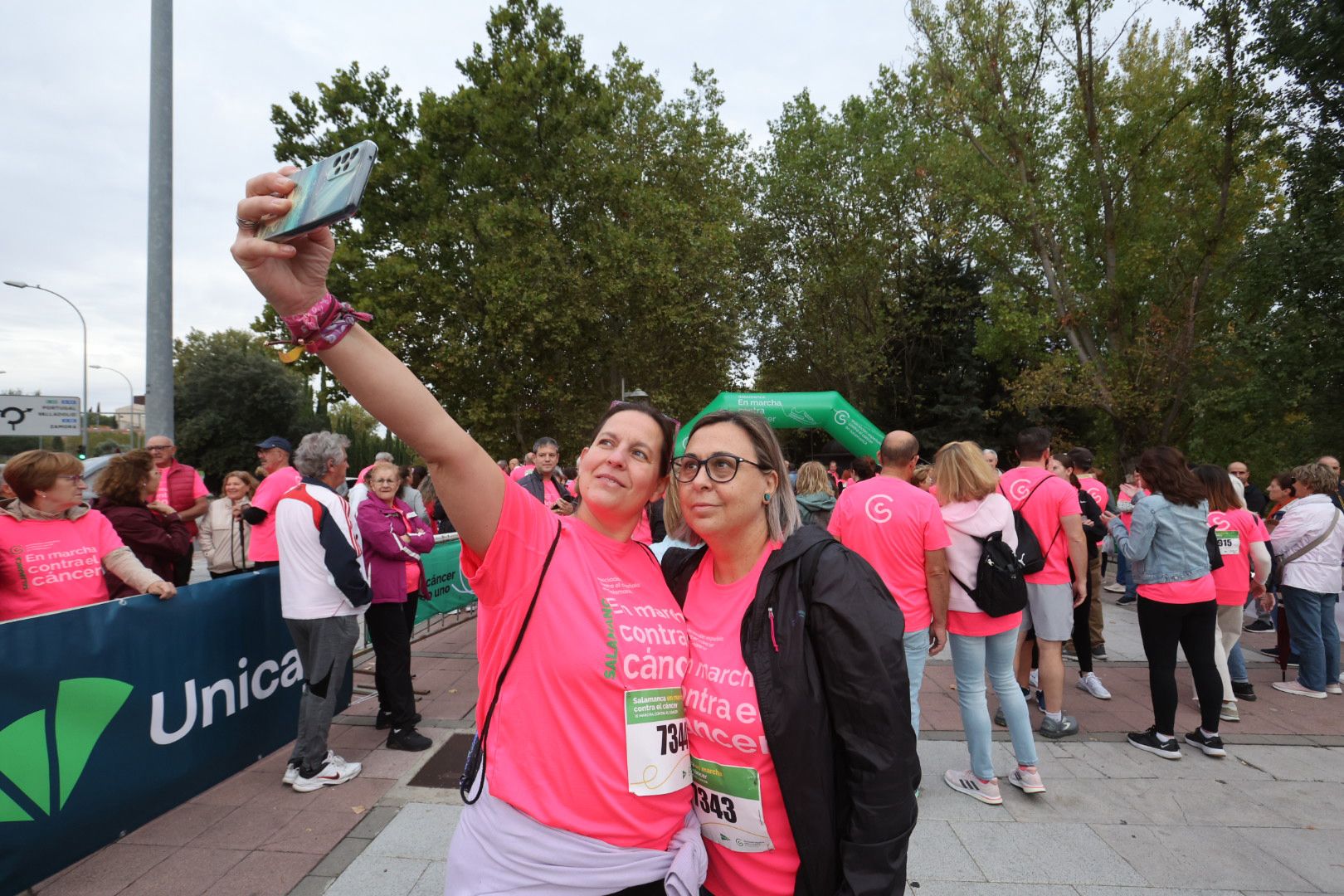 Salamanca ve la vida de color de rosa en la XI Marcha Contra el Cáncer
