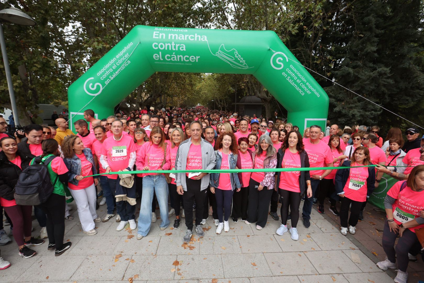 Salamanca ve la vida de color de rosa en la XI Marcha Contra el Cáncer
