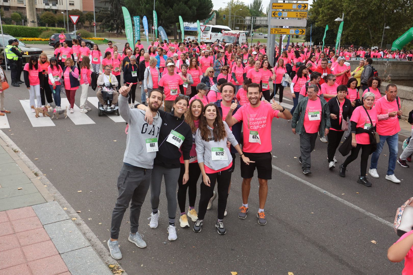 Salamanca ve la vida de color de rosa en la XI Marcha Contra el Cáncer