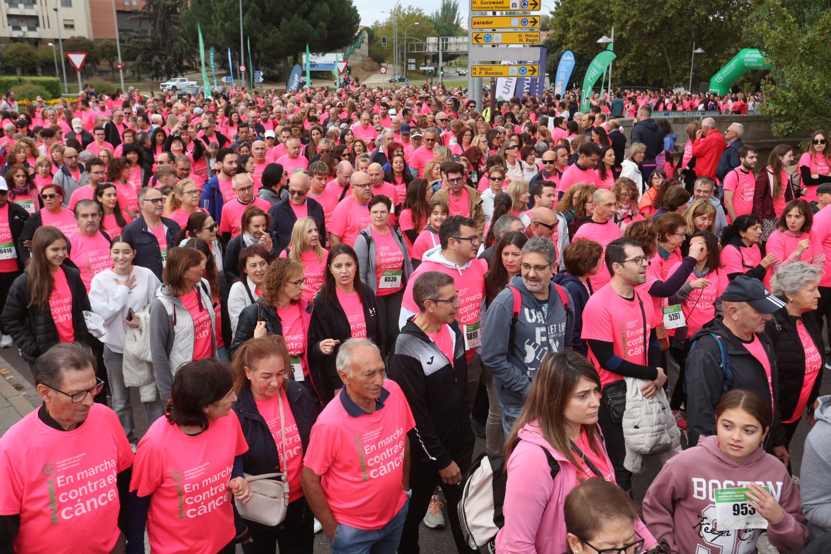 Salamanca ve la vida de color de rosa en la XI Marcha Contra el Cáncer