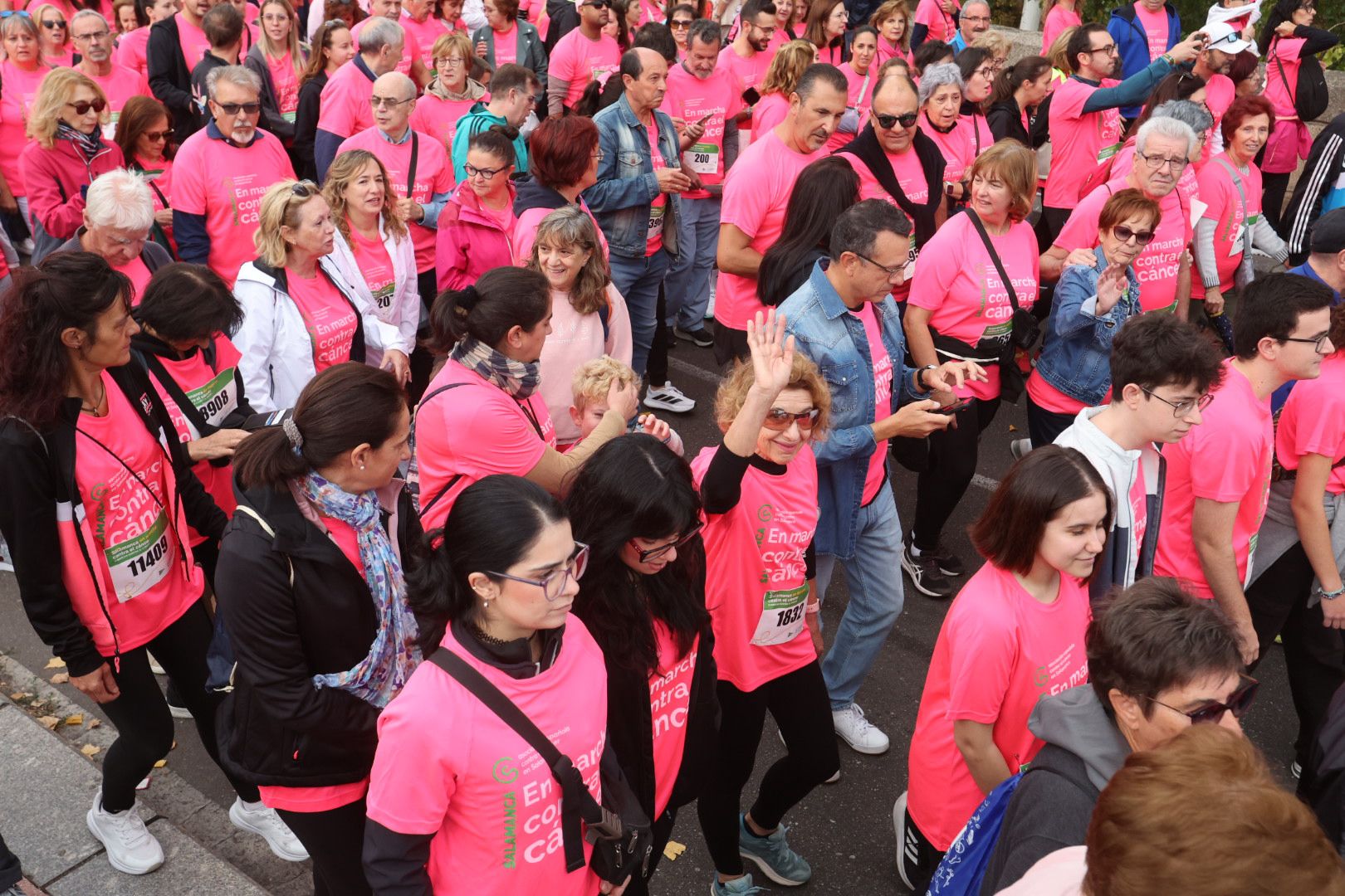 Salamanca ve la vida de color de rosa en la XI Marcha Contra el Cáncer