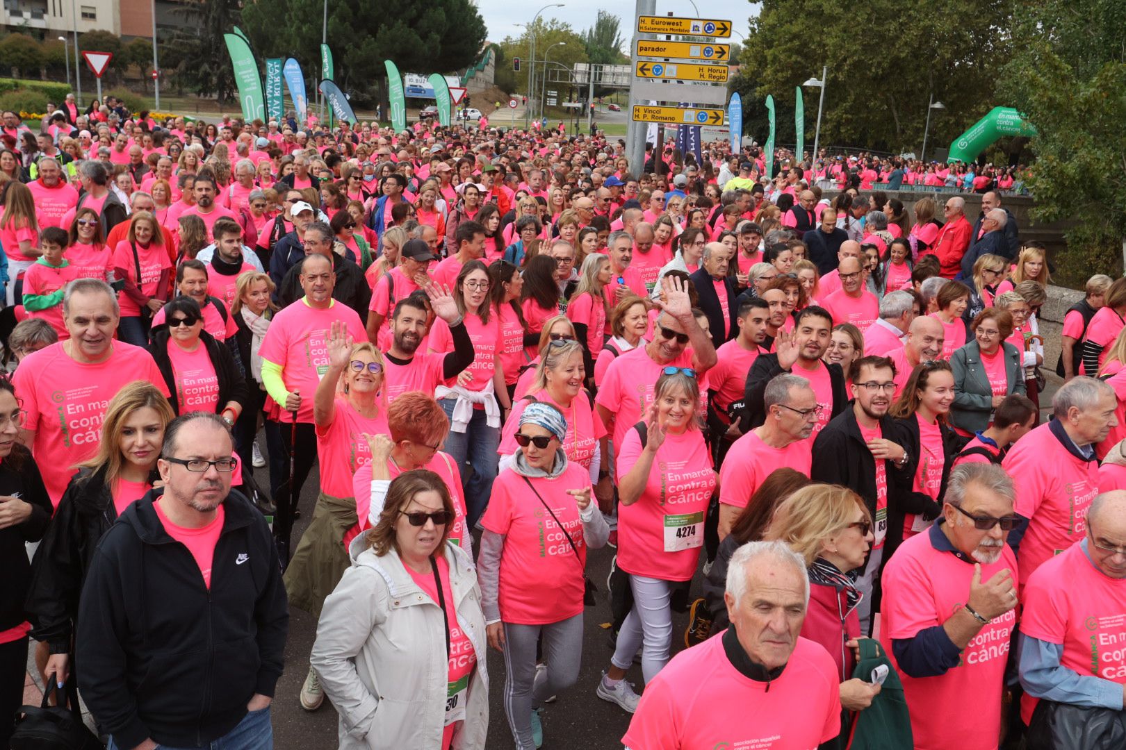 Salamanca ve la vida de color de rosa en la XI Marcha Contra el Cáncer