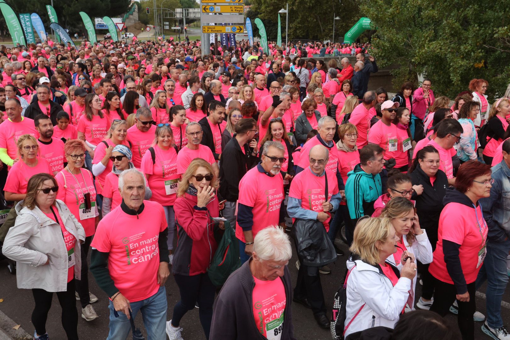 Salamanca ve la vida de color de rosa en la XI Marcha Contra el Cáncer