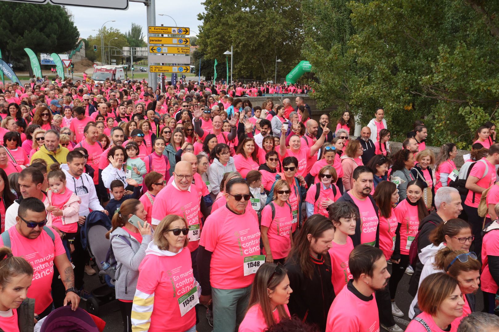 Salamanca ve la vida de color de rosa en la XI Marcha Contra el Cáncer