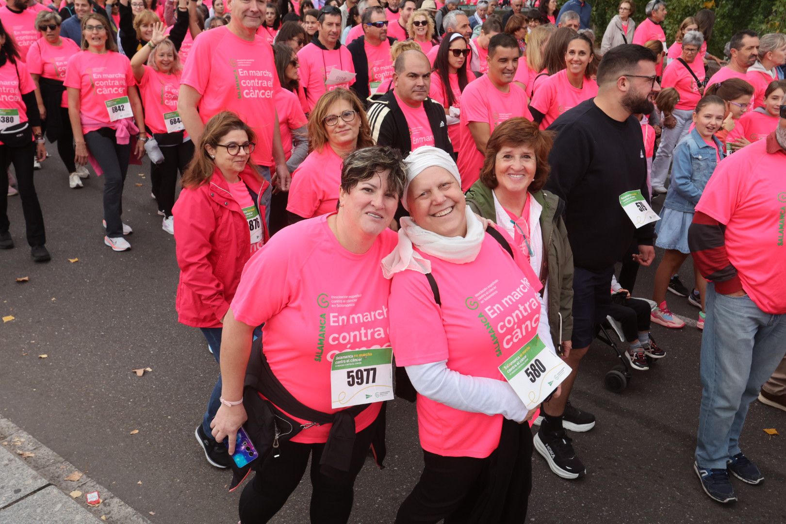 Salamanca ve la vida de color de rosa en la XI Marcha Contra el Cáncer