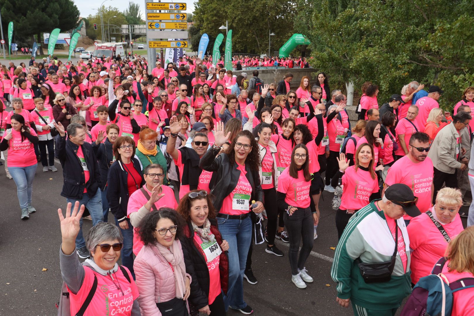 Salamanca ve la vida de color de rosa en la XI Marcha Contra el Cáncer