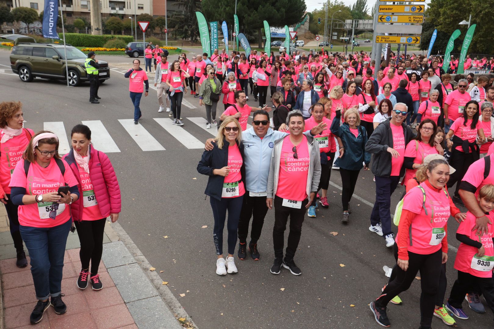 Salamanca ve la vida de color de rosa en la XI Marcha Contra el Cáncer