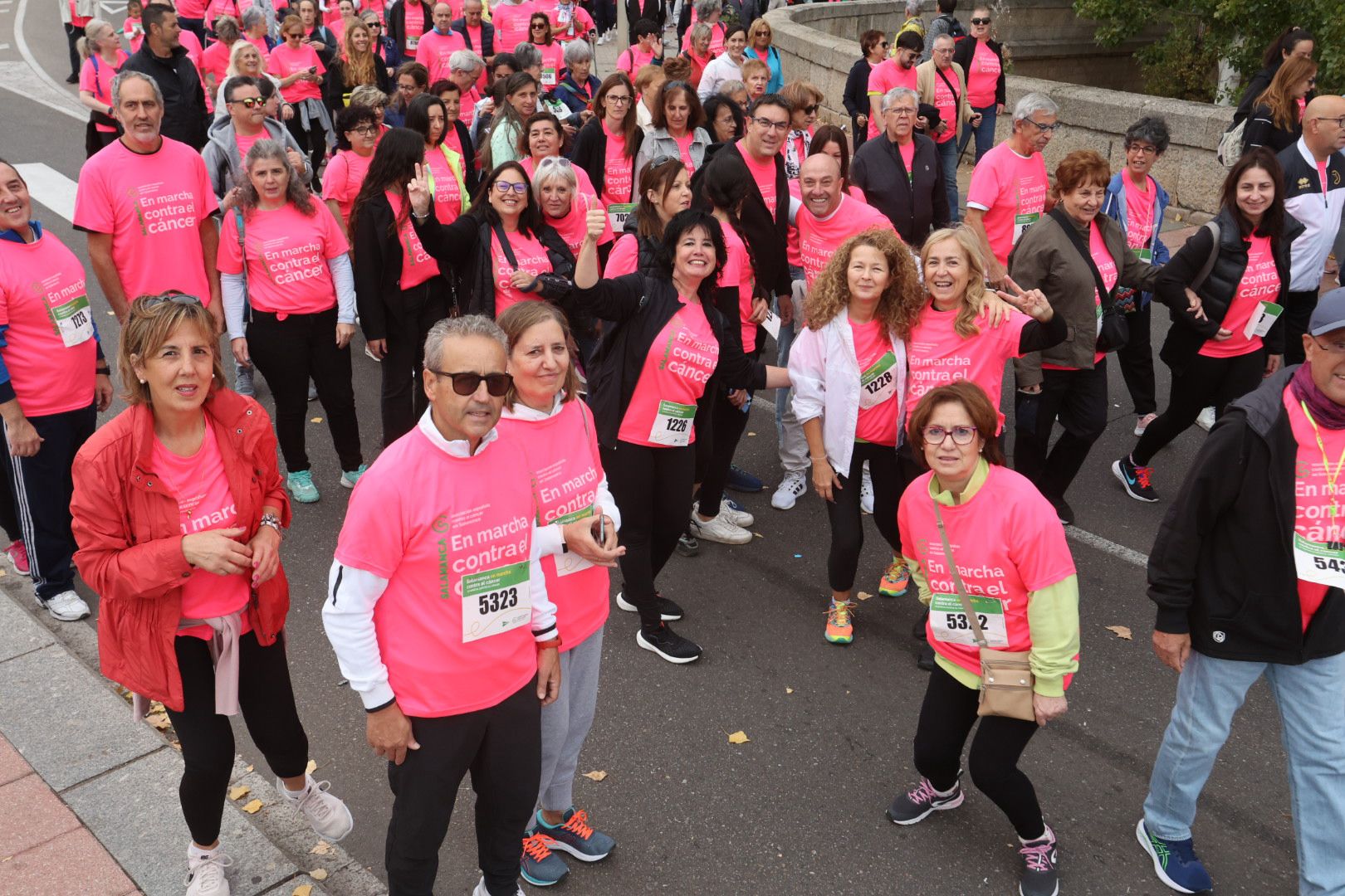 Salamanca ve la vida de color de rosa en la XI Marcha Contra el Cáncer