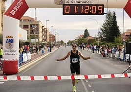 Jesús Prieto y Sandra Santamaría vencen en la Media Maratón Diputación de Salamanca