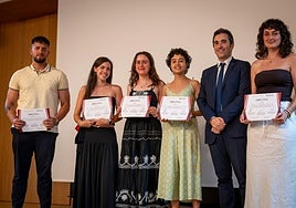 Universitarios que recogieron diplomas en el Programa Mentoring.