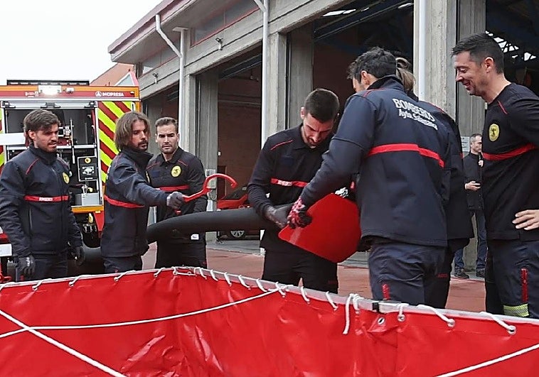 Cuerpo de bomberos de Salamanca con el nueo camión autobomba nodriza.