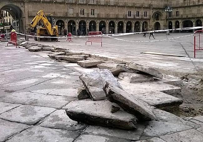 En la última rehabilitación de la Plaza Mayor también se conservaron las losas.