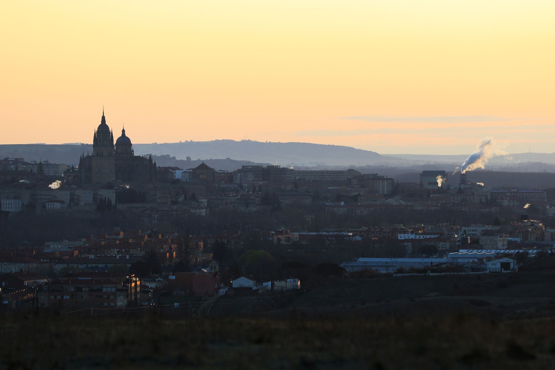 Panorámica de Salamanca durante el amanecer.