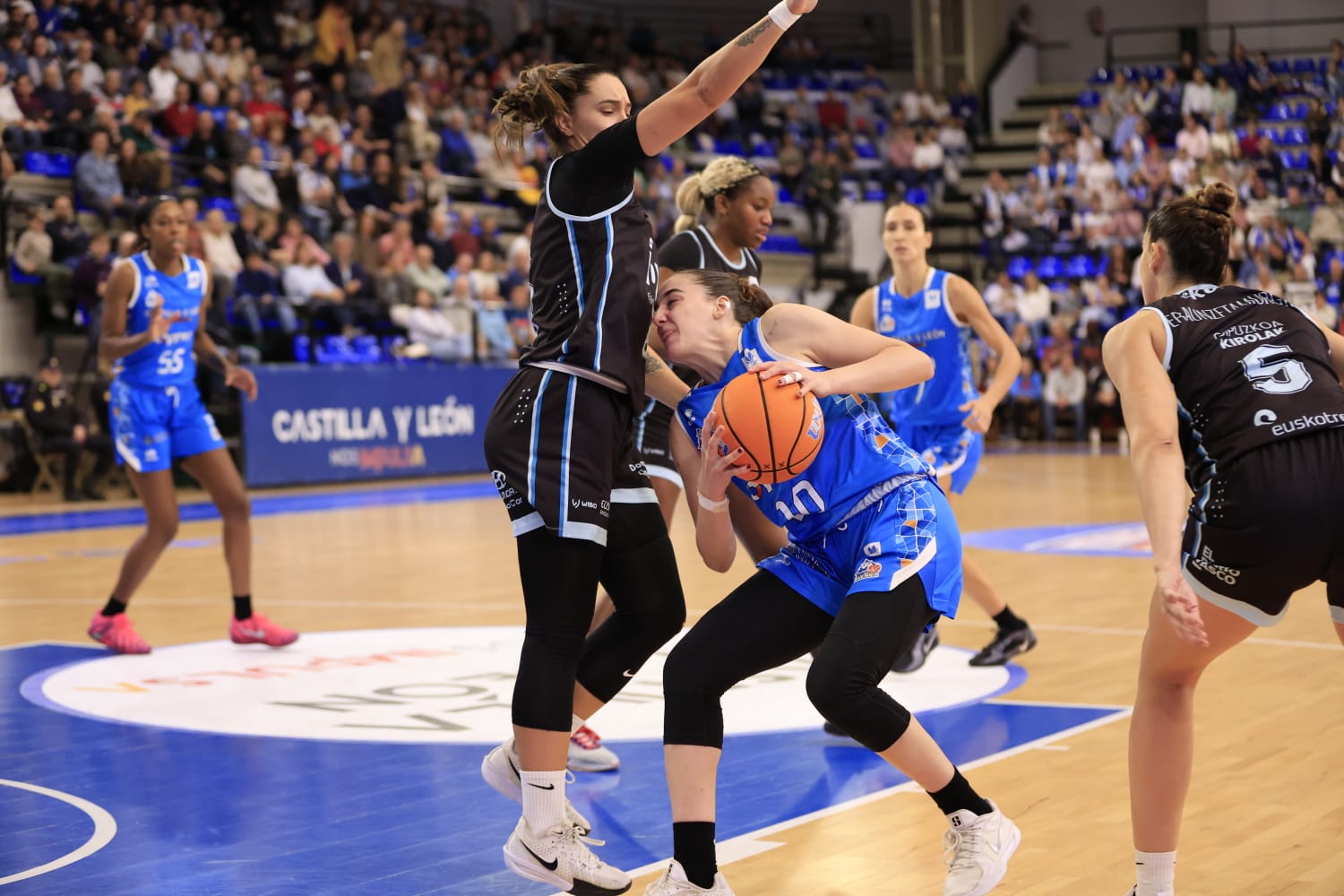 El Perfumerías Avenida - IDK Euskotren, en imágenes