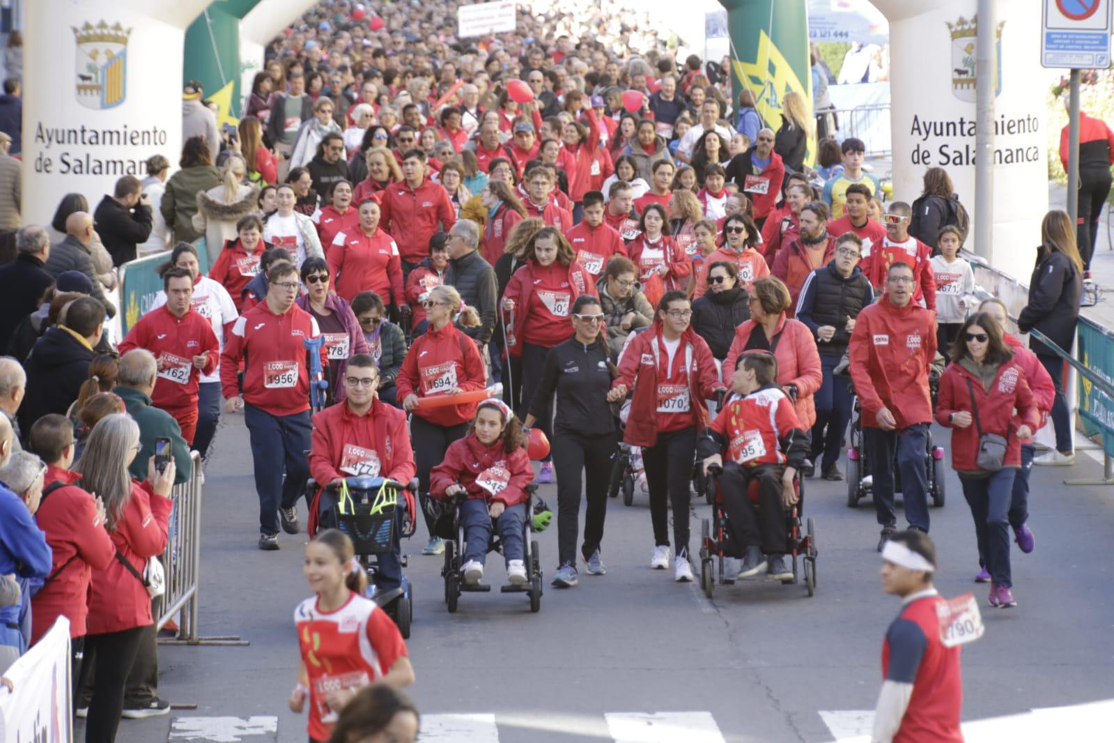 La inclusión inunda las calles de Salamanca con la carrera de los Mil Pasos