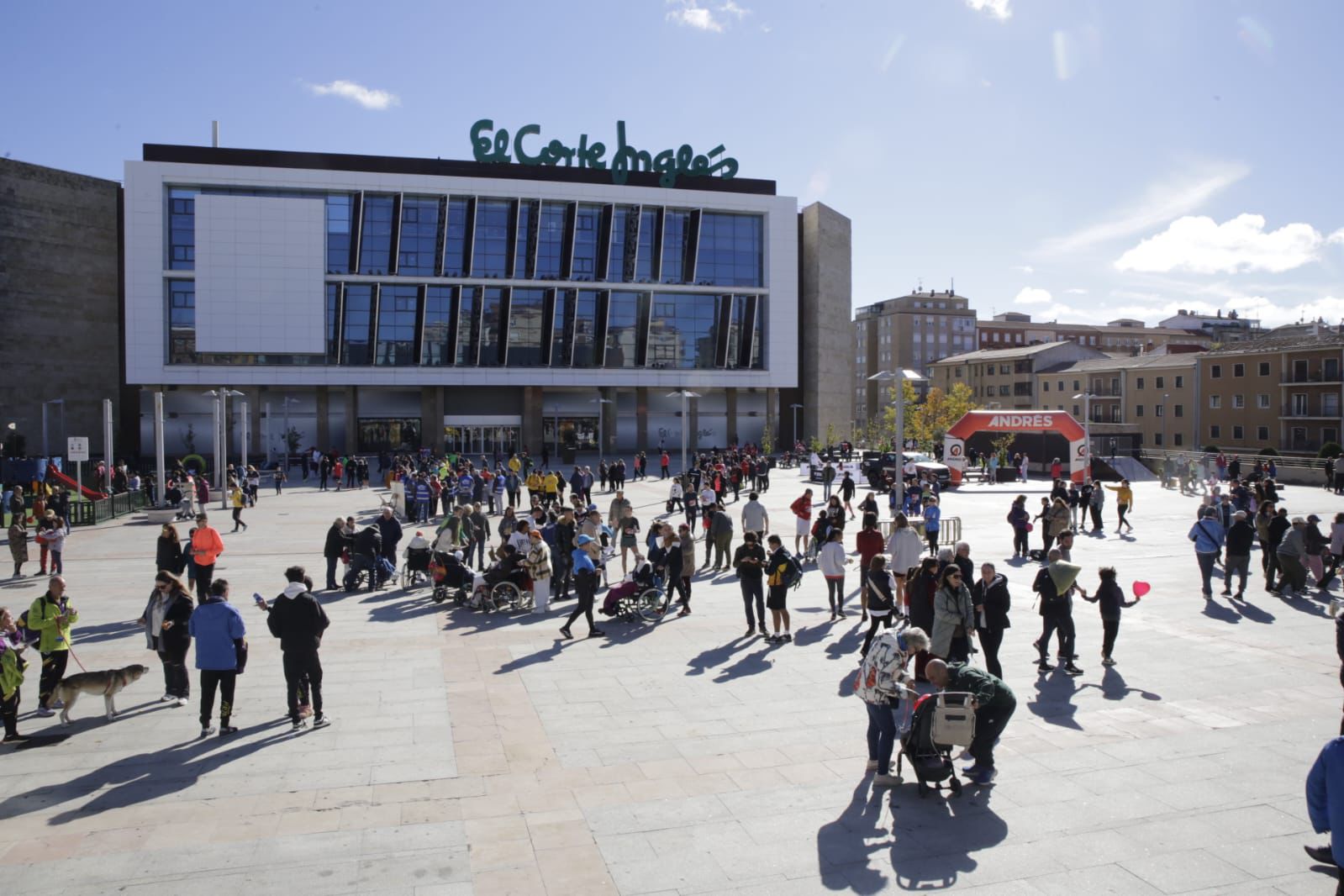 La inclusión inunda las calles de Salamanca con la carrera de los Mil Pasos