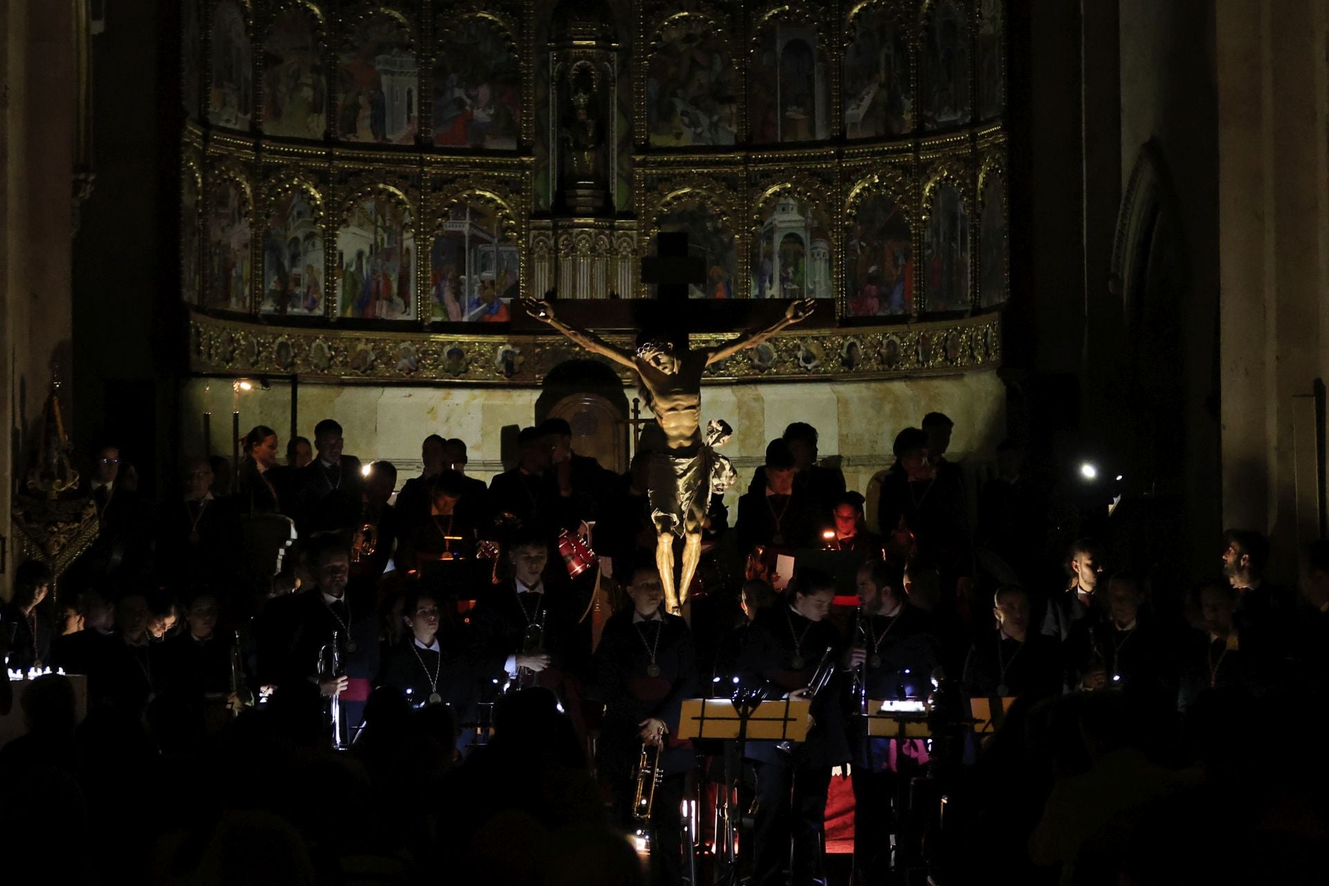 Salamanca vive una madrugada de Jueves Santo a finales de octubre