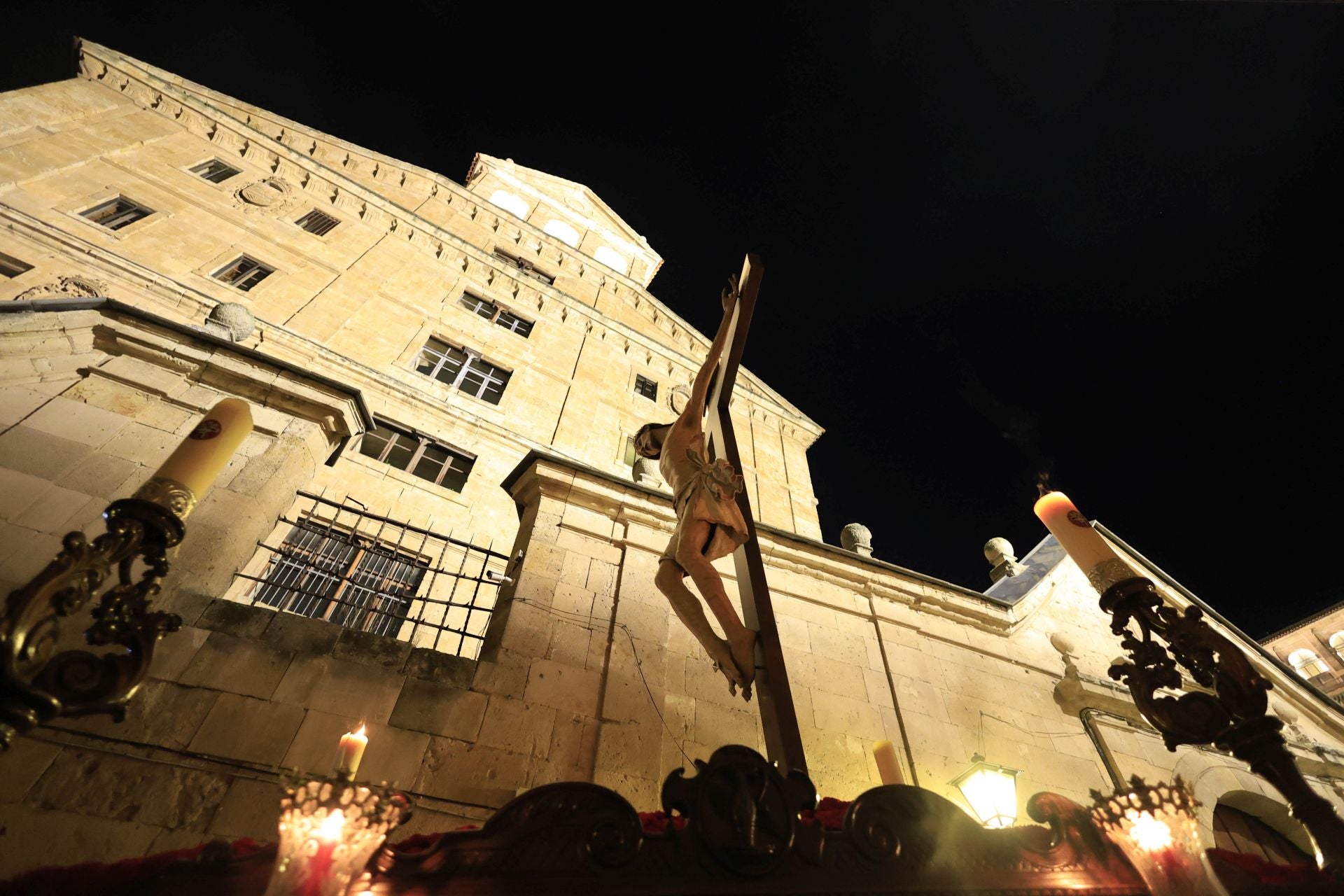 Salamanca vive una madrugada de Jueves Santo a finales de octubre
