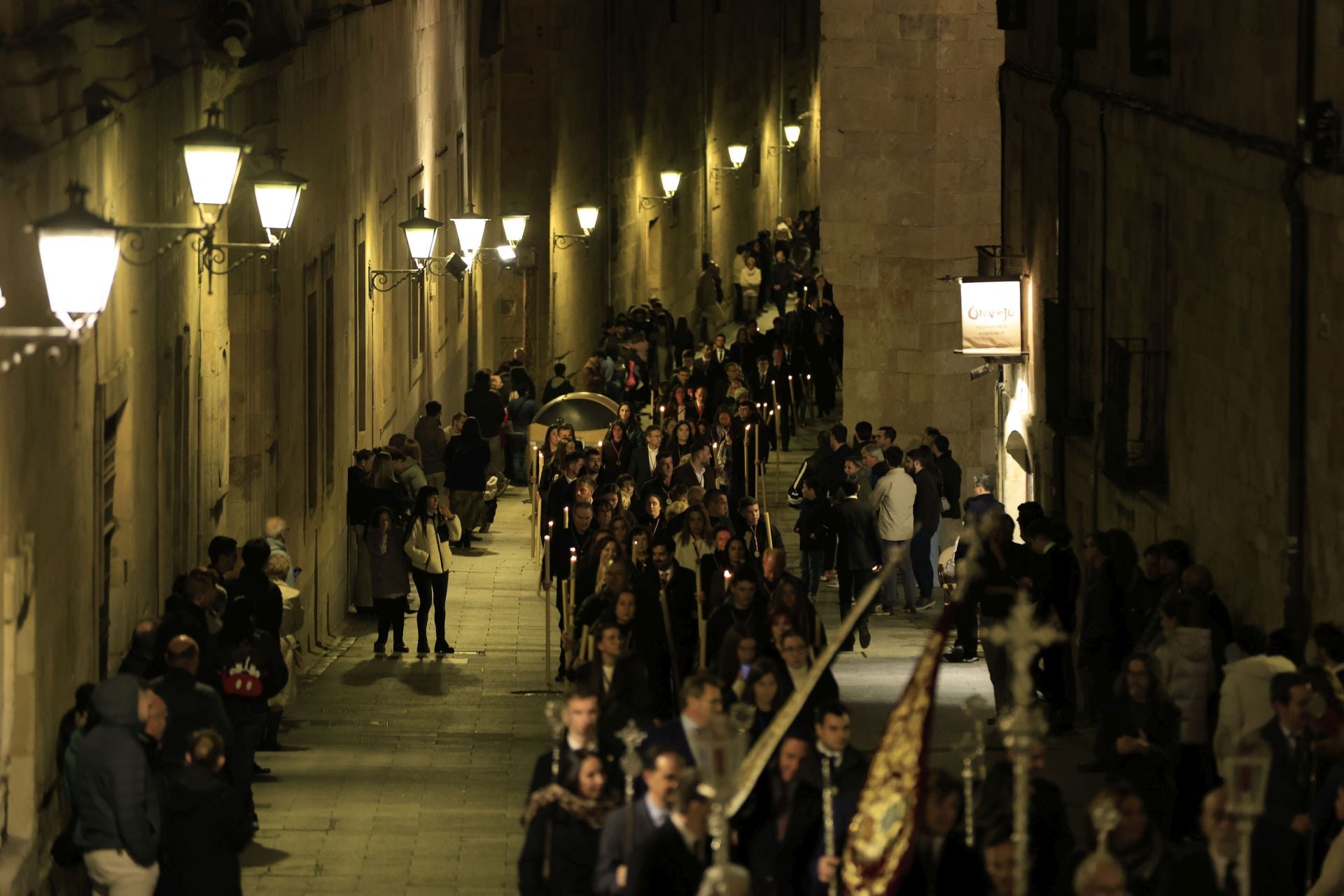 Salamanca vive una madrugada de Jueves Santo a finales de octubre