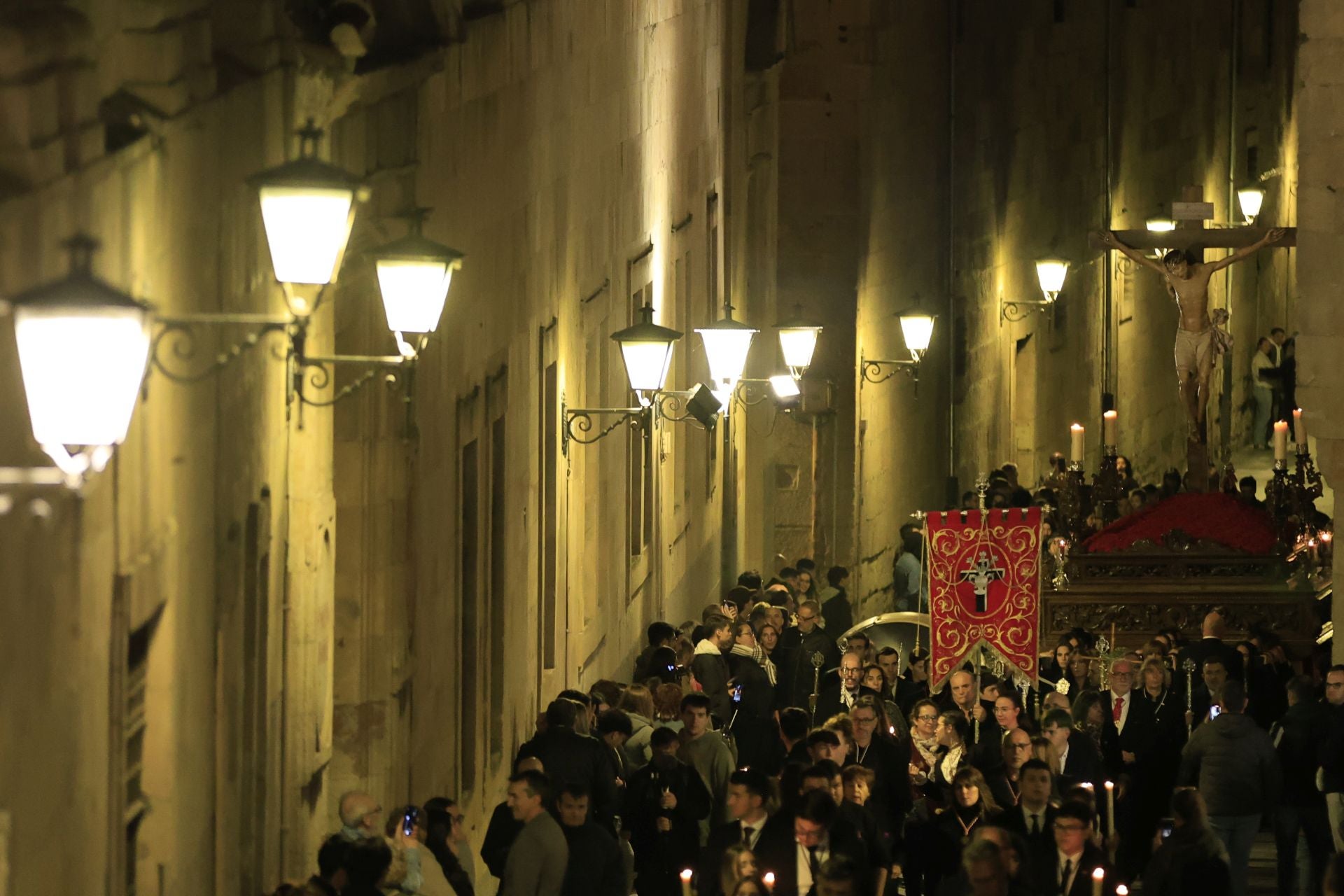 Salamanca vive una madrugada de Jueves Santo a finales de octubre