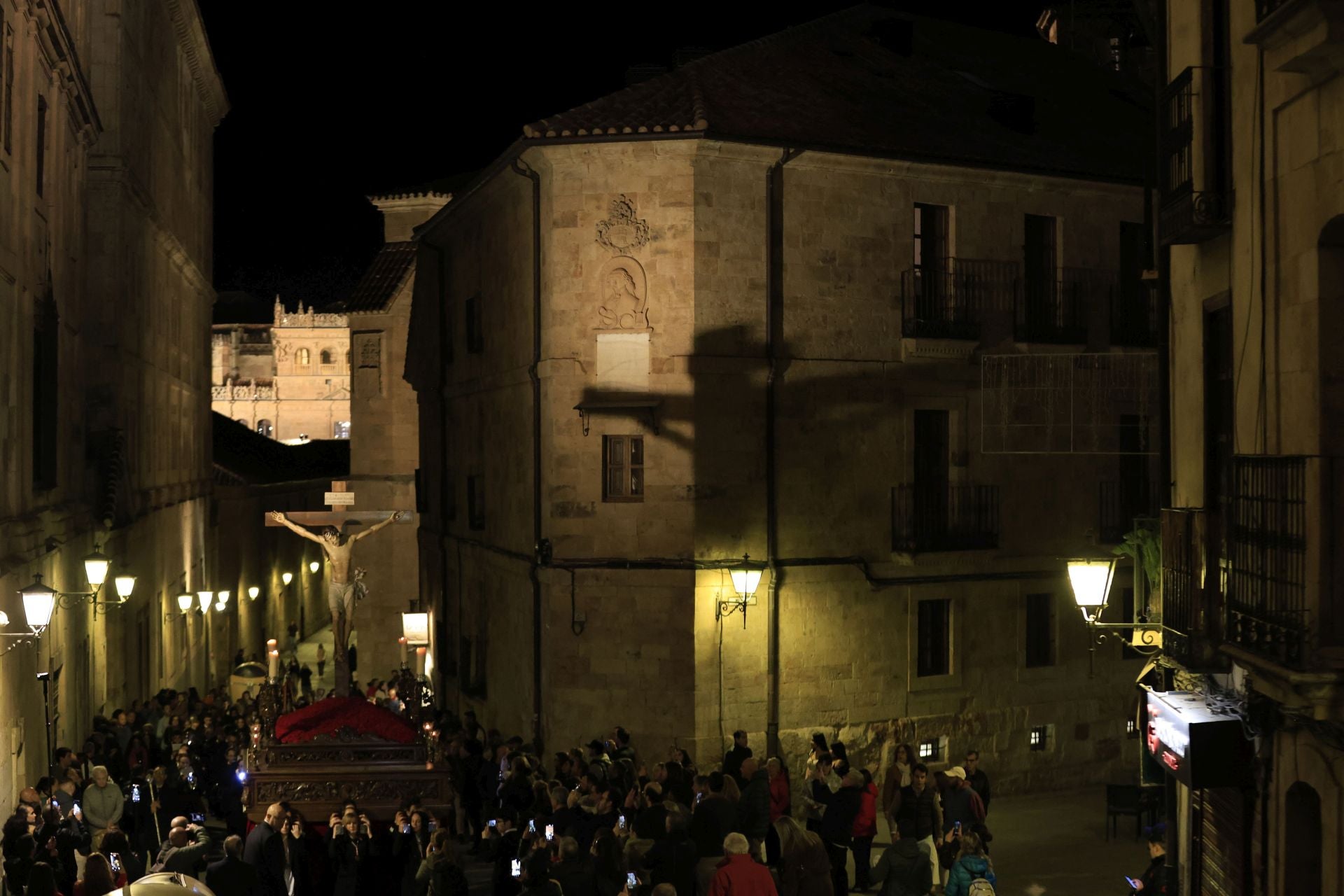 Salamanca vive una madrugada de Jueves Santo a finales de octubre