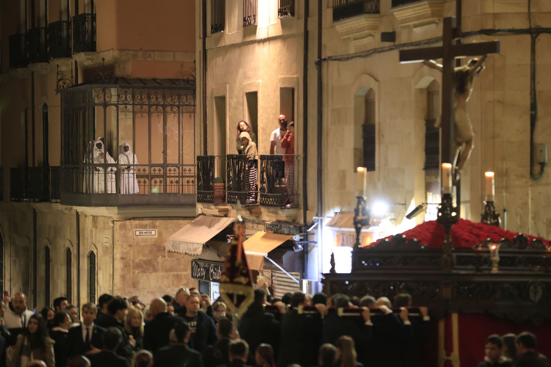 Salamanca vive una madrugada de Jueves Santo a finales de octubre