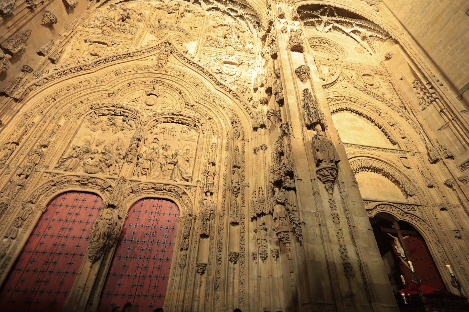 Salamanca vive una madrugada de Jueves Santo a finales de octubre