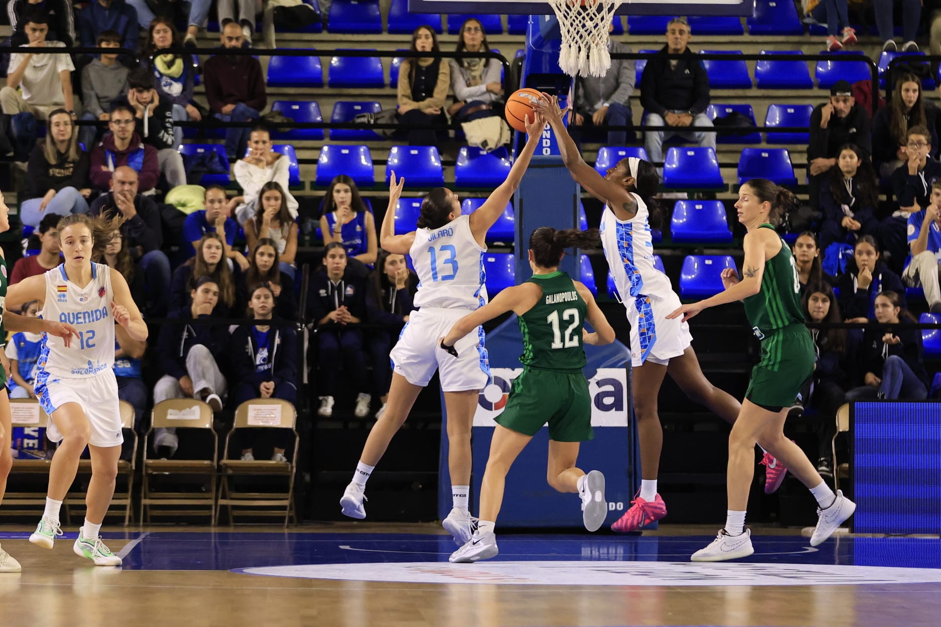 El partido entre Avenida y el Panathinaikos, en imágenes