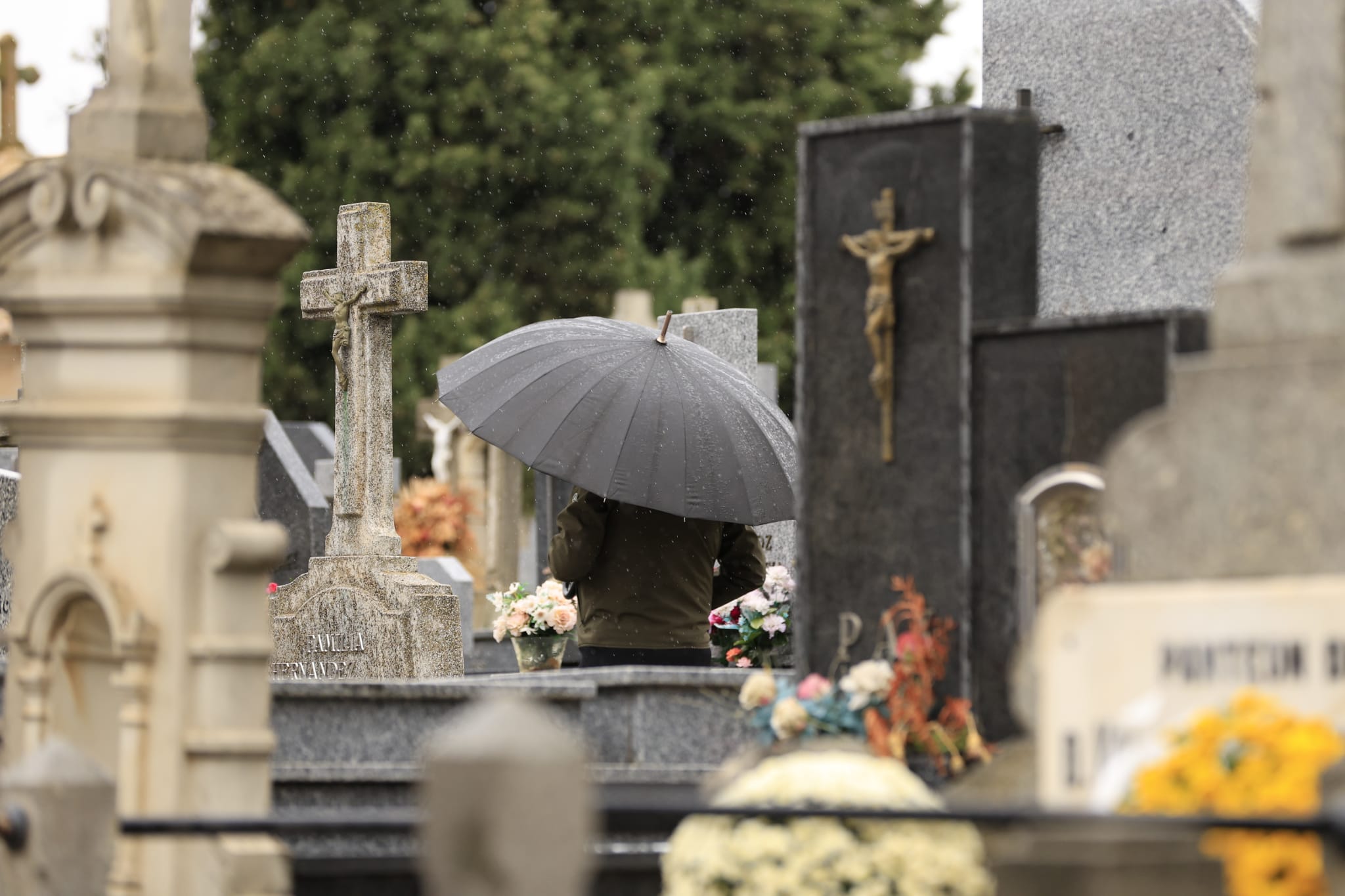 El día de Todos los Santos se celebra bajo el paraguas en Salamanca