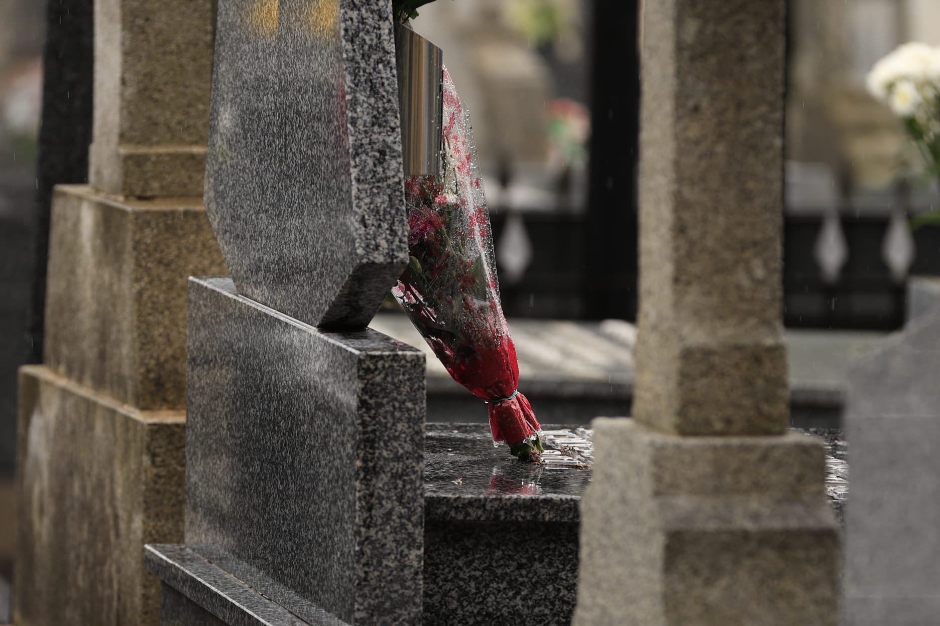 El día de Todos los Santos se celebra bajo el paraguas en Salamanca