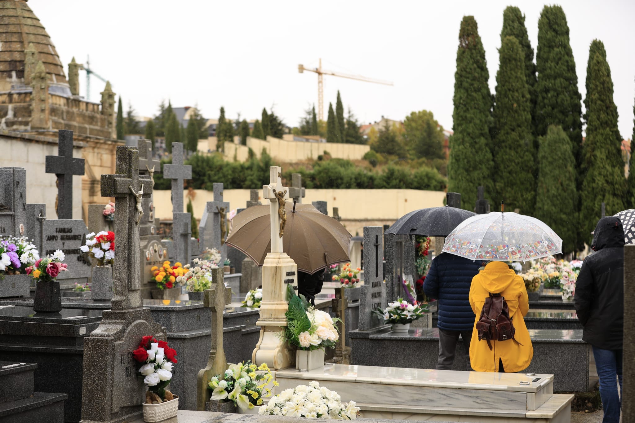 El día de Todos los Santos se celebra bajo el paraguas en Salamanca