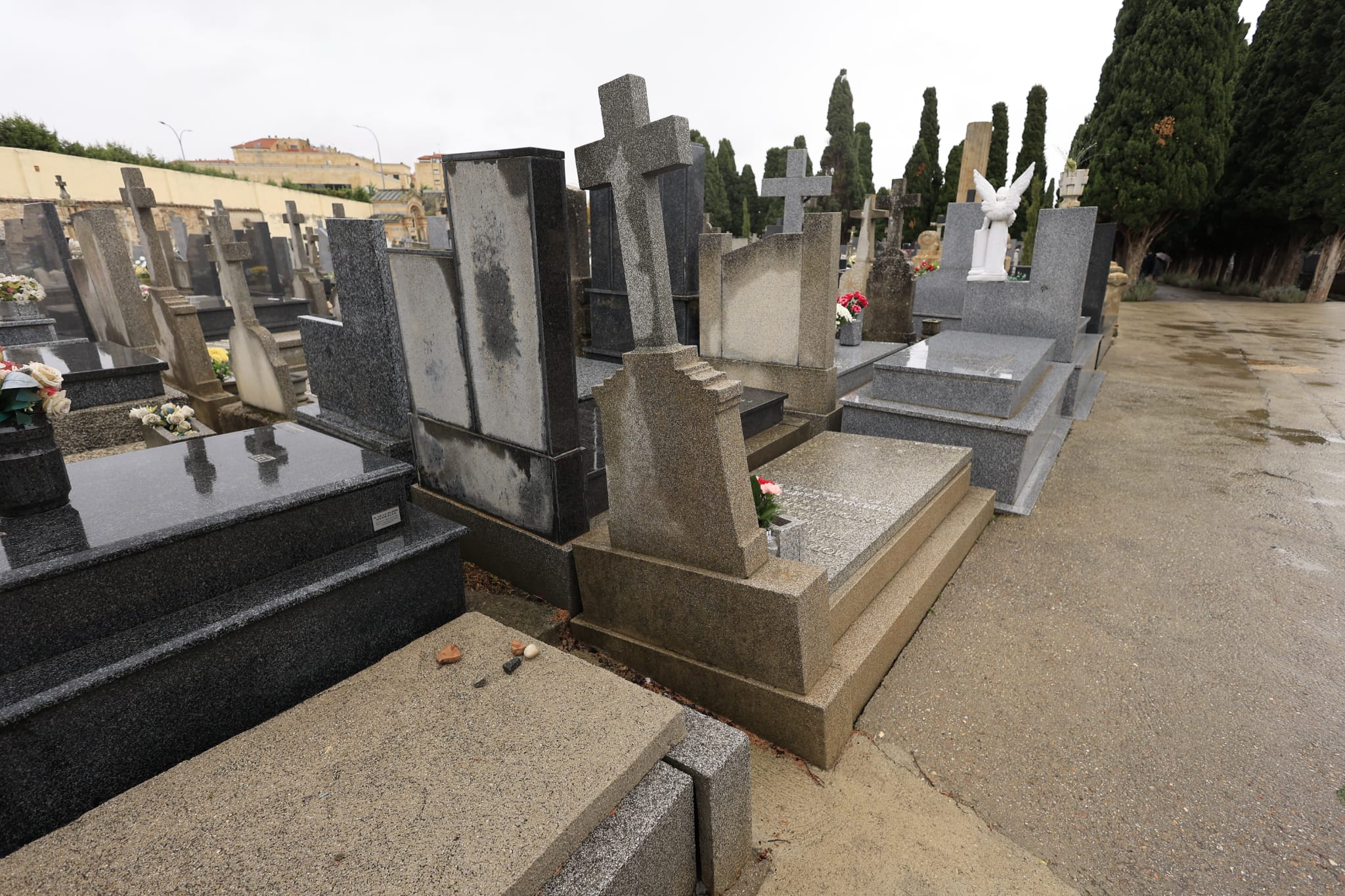 El día de Todos los Santos se celebra bajo el paraguas en Salamanca