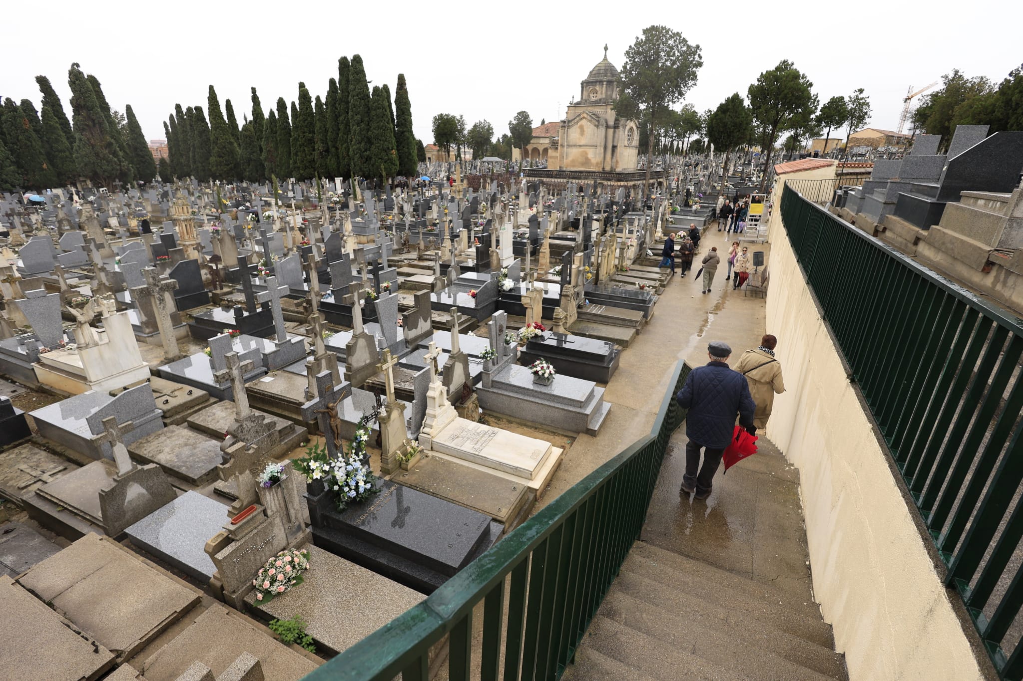 El día de Todos los Santos se celebra bajo el paraguas en Salamanca