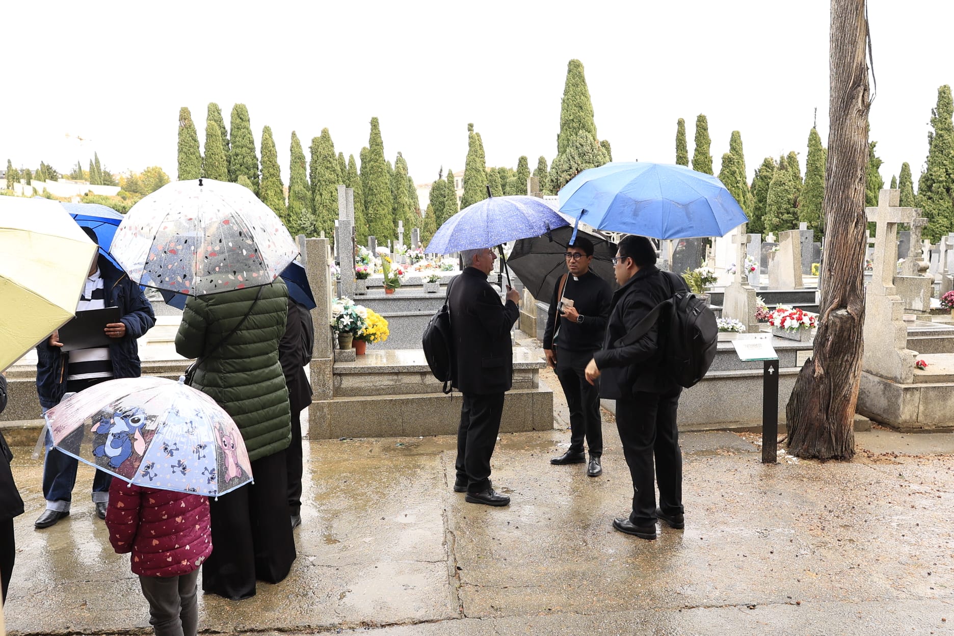 El día de Todos los Santos se celebra bajo el paraguas en Salamanca