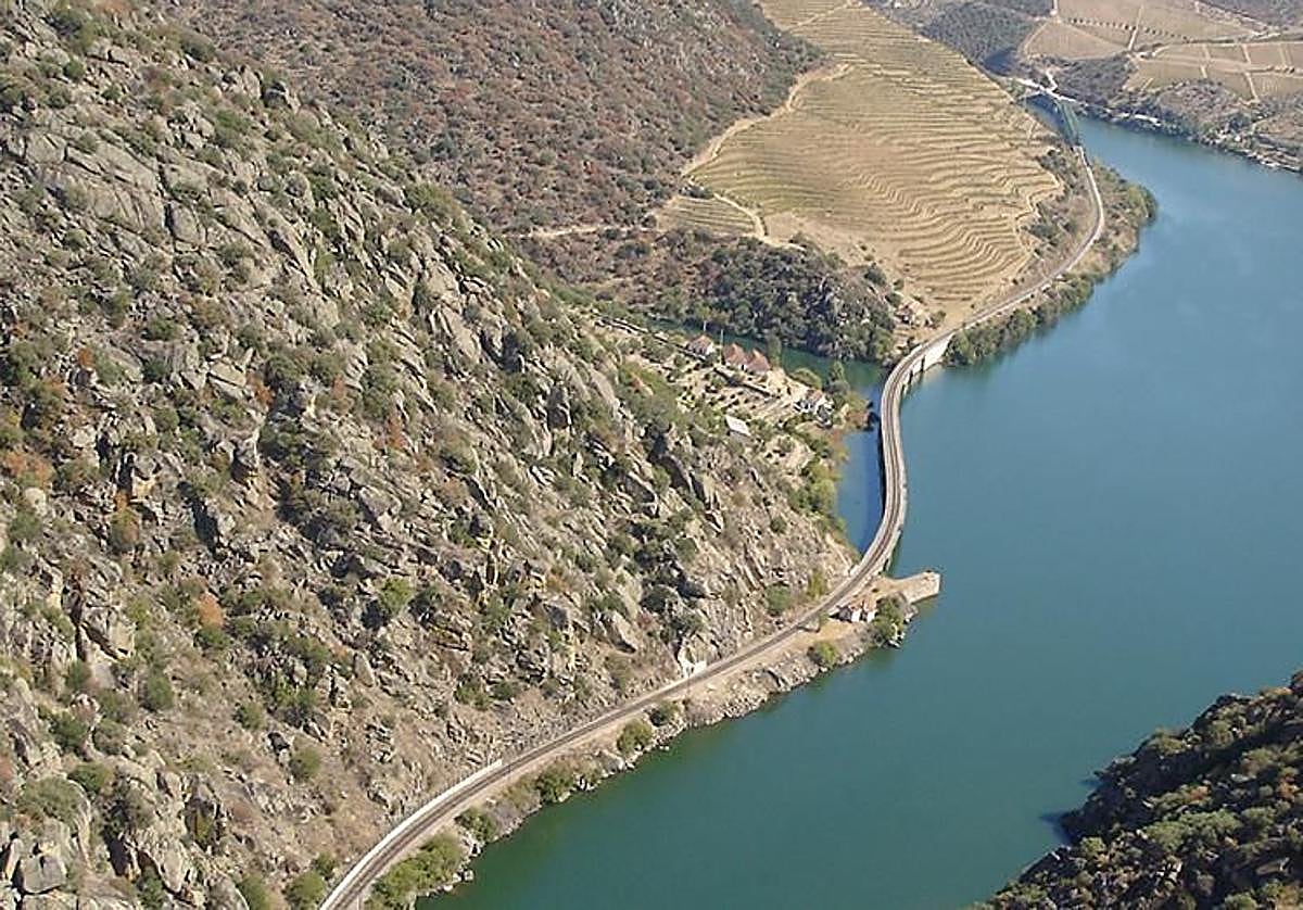 Trazado de la línea del Duero de la red ferroviaria portuguesa.