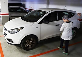 Plazas de aparcamiento en el parking