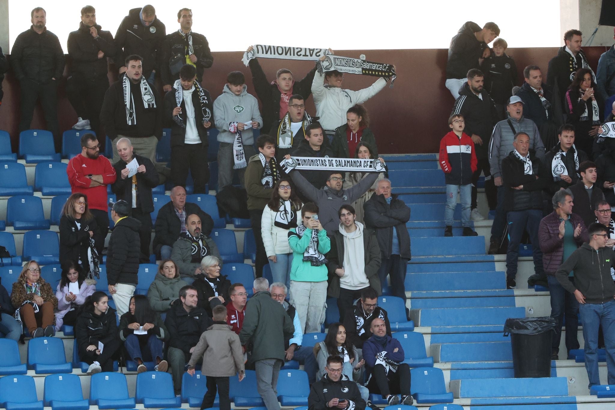 El partido entre Unionistas y Pontevedra, en imágenes