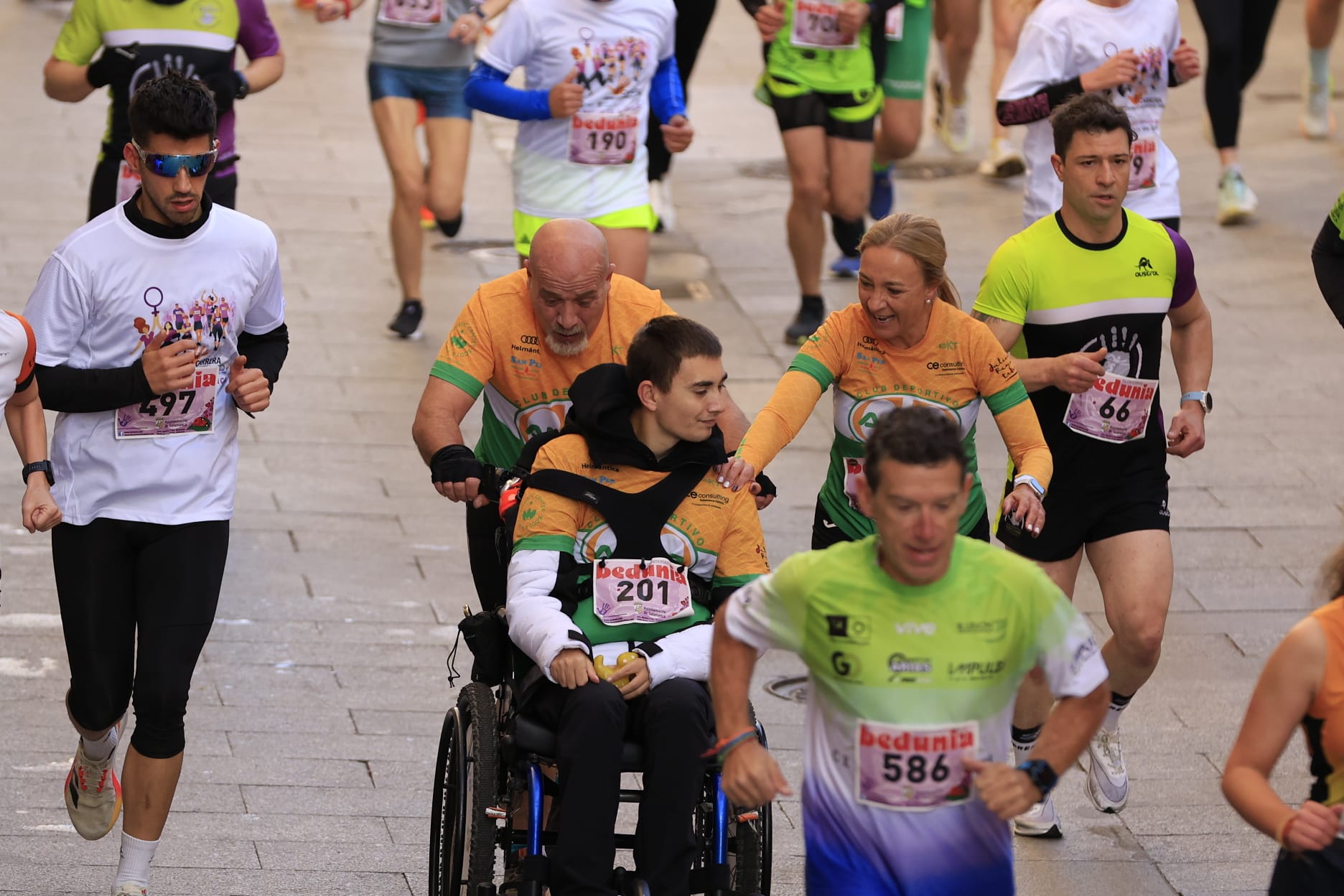 La VIII Carrera y Marcha contra la Violencia de Género de Salamanca, en imágenes