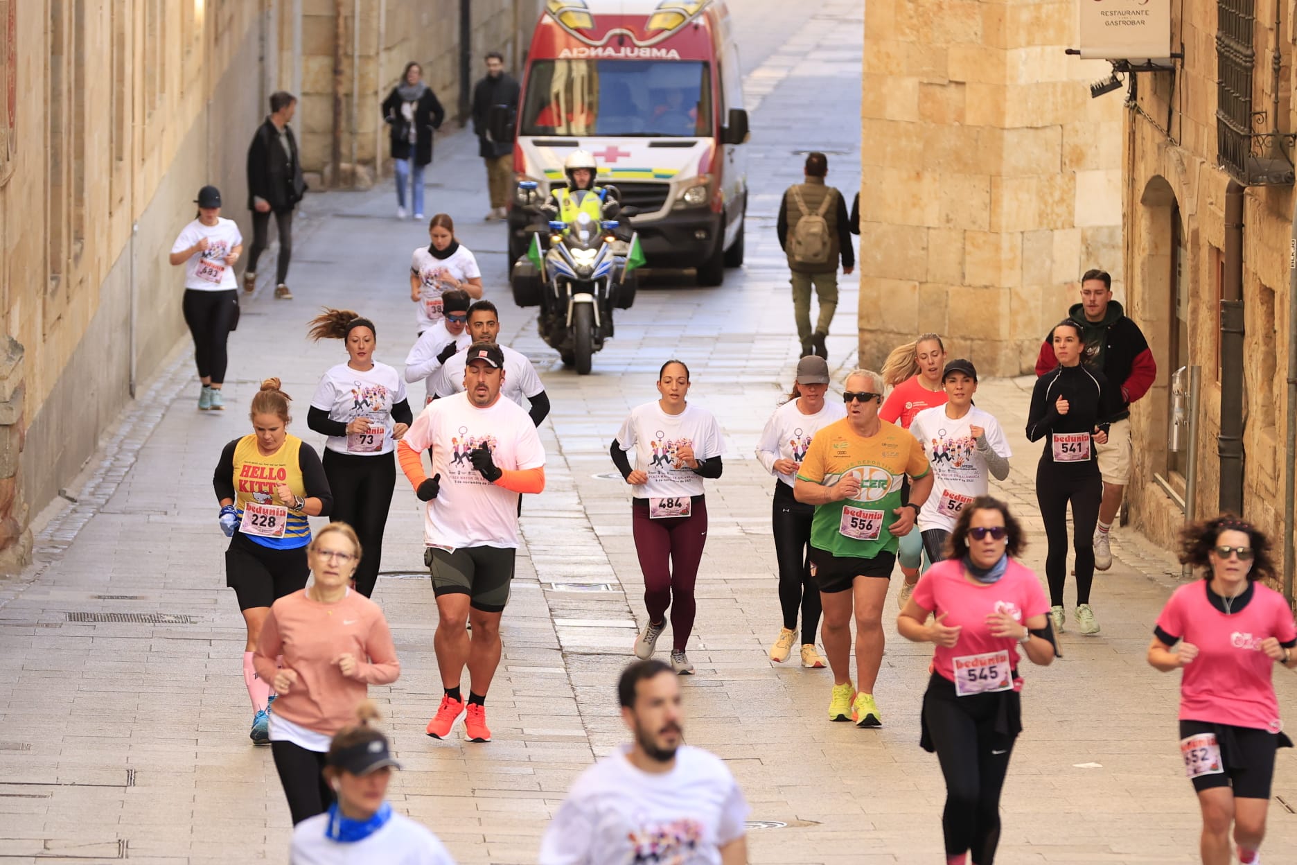 La VIII Carrera y Marcha contra la Violencia de Género de Salamanca, en imágenes