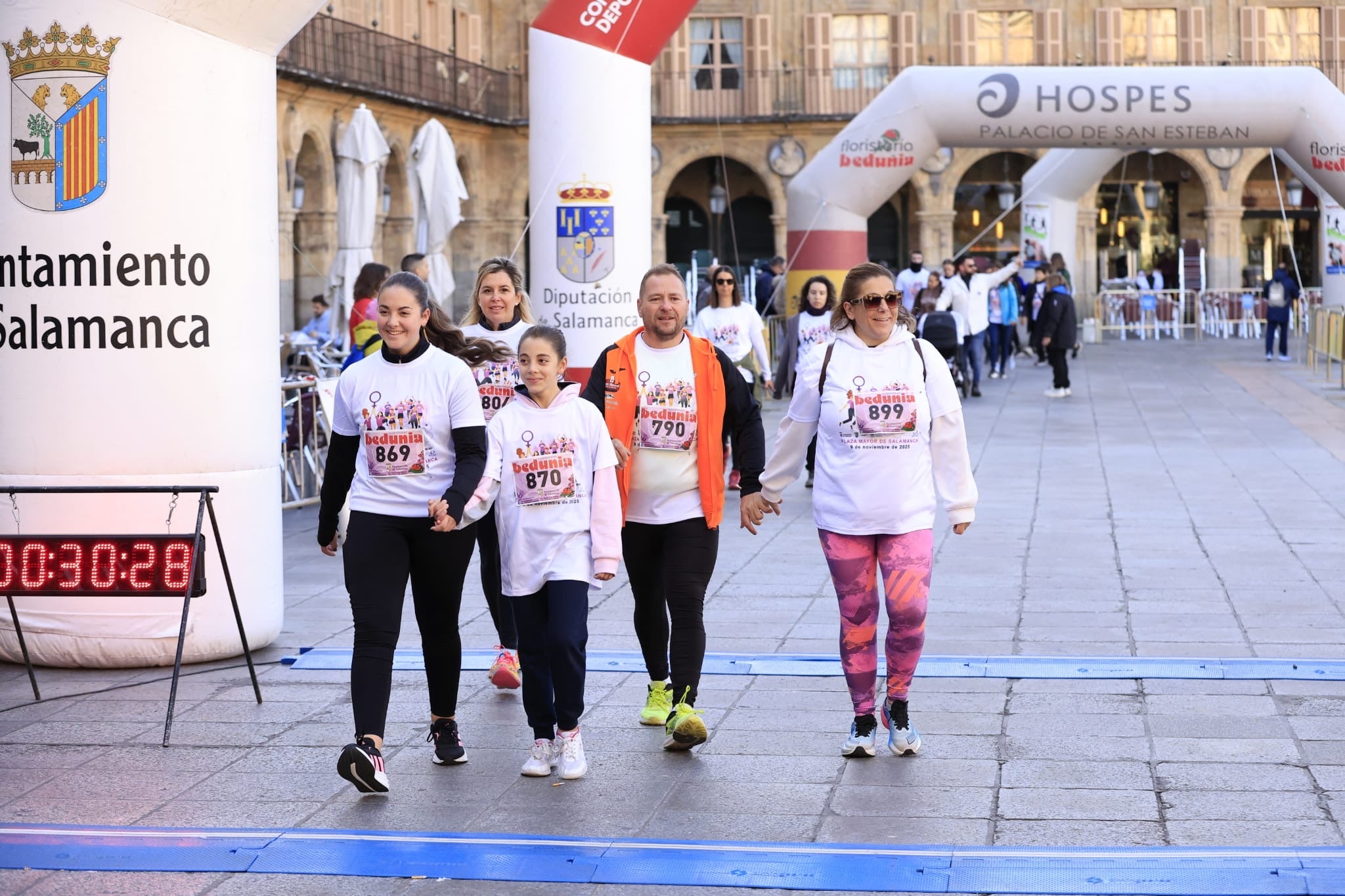 La VIII Carrera y Marcha contra la Violencia de Género de Salamanca, en imágenes