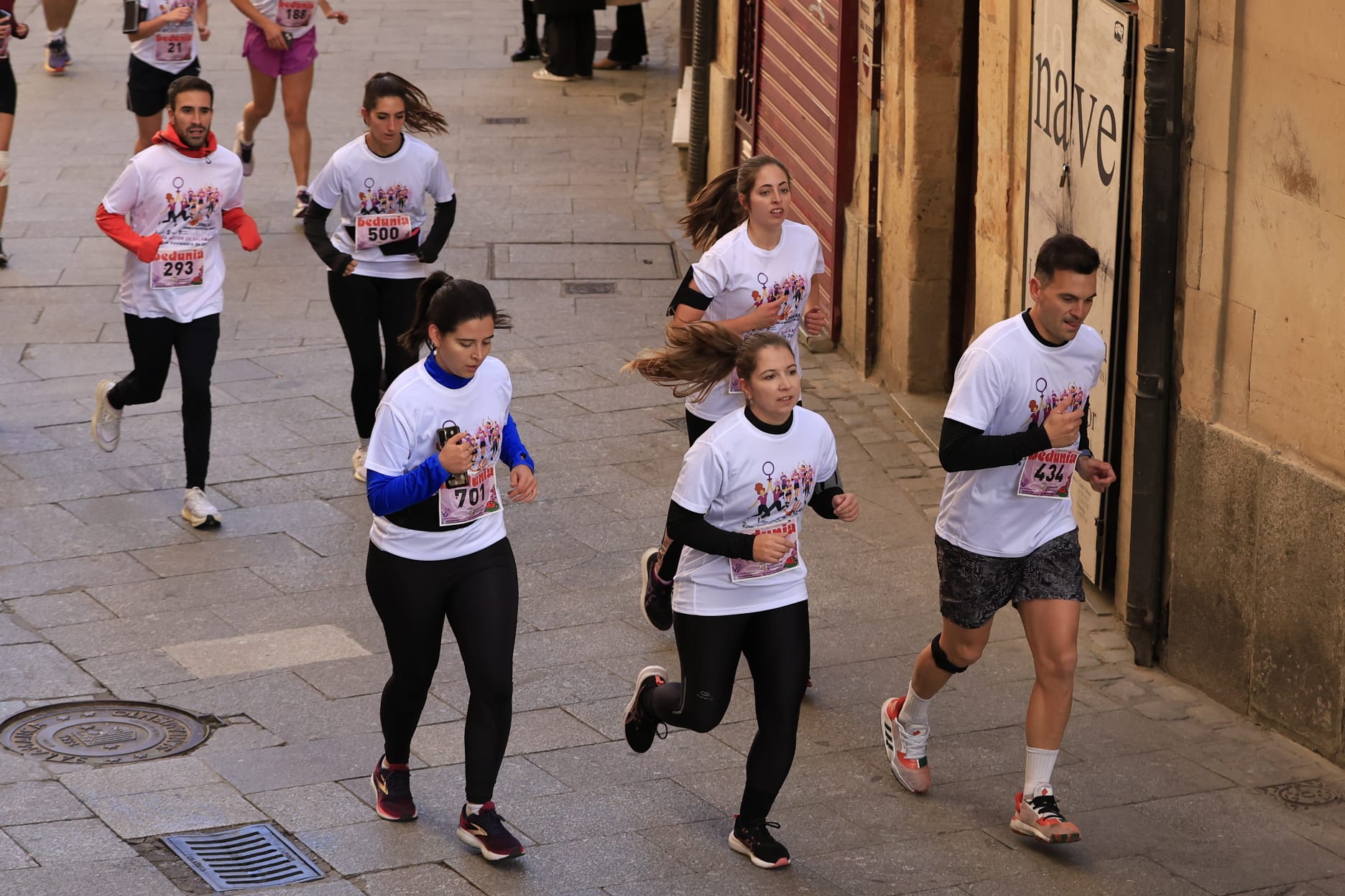 La VIII Carrera y Marcha contra la Violencia de Género de Salamanca, en imágenes